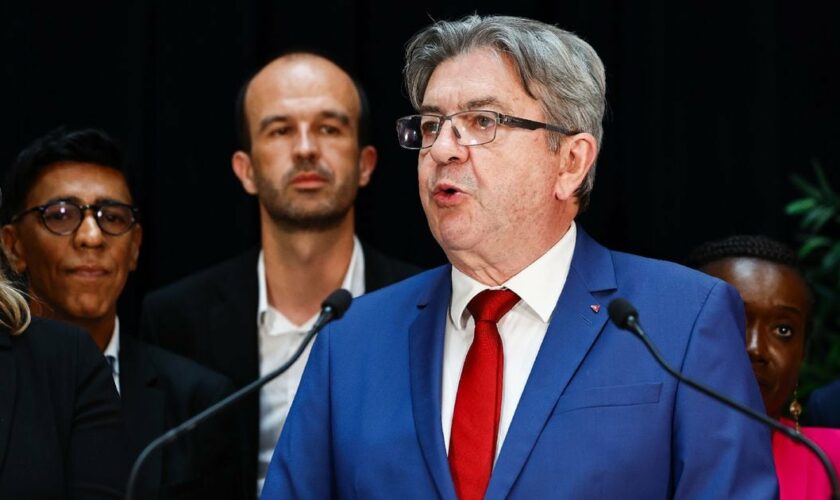 Le leader LFI Jean-Luc Mélenchon s'exprime après les premières estimations du second tour des élections législatives, le 7 juillet 2024 à Paris