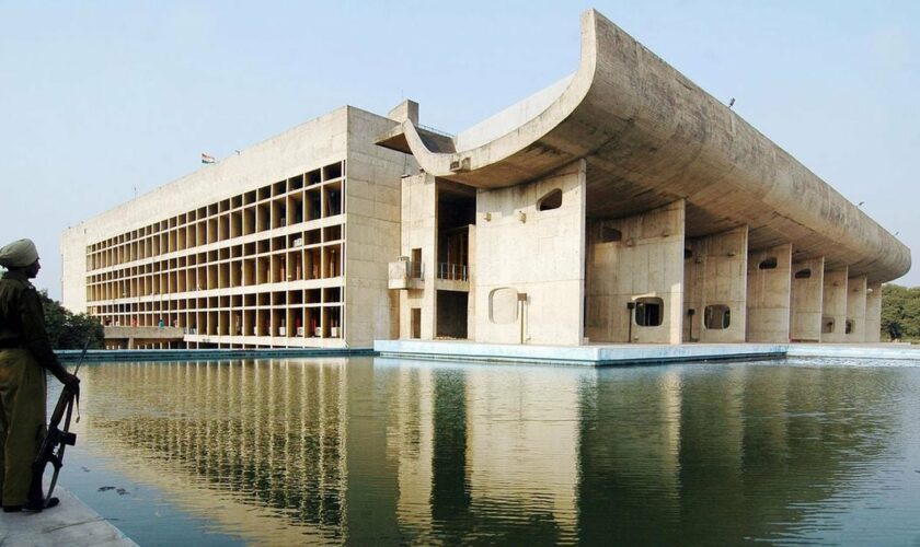 Le Palais de l'Assemblée à Chandigarh (Inde), le 19 novembre 2007, qui fait partie du complexe du Capitole, conçu par Le Corbusier et inscrit au patrimoine de l'Humanité le 17 juillet 2016