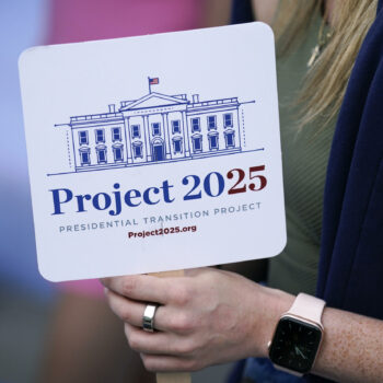 "Project 2025", une feuille de route trop extrême même pour Donald Trump ?
