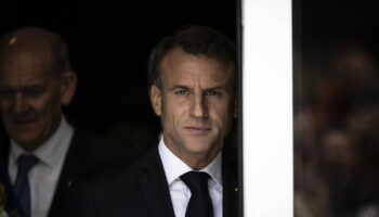 Futur gouvernement, en direct : les mots durs des ministres contre Macron