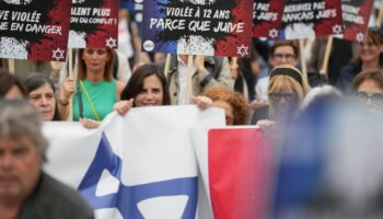Manifestation contre l'antisémitisme après le viol d'une enfant juive de 12 ans à Courbevoie, le 20 juin 2024 à Paris