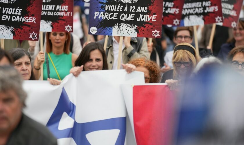 Manifestation contre l'antisémitisme après le viol d'une enfant juive de 12 ans à Courbevoie, le 20 juin 2024 à Paris