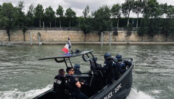 Paris 2024 : les défis de la brigade fluviale à quelques jours de la cérémonie d'ouverture