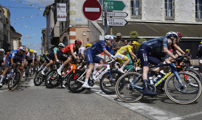 DIRECT. Tour de France 2024 : la pagaille dans le peloton, une fin de course haletante, la 13e étape en live