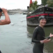 JO Paris 2024 : Amélie Oudéa-Castéra se baigne dans la Seine, mais son plongeon se transforme en glissade