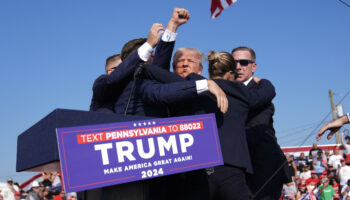 Donald Trump évacué d'un meeting de campagne en Pennsylvanie, des détonations entendues