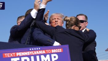 Schüsse in Pennsylvania: Sicherheitsleute holen verletzten Trump von der Bühne