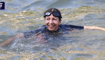 Wasserqualität vor Olympia: Die Pariser Bürgermeisterin springt in die Seine