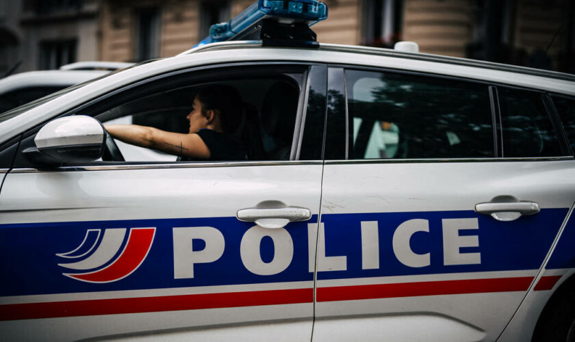 Paris : une voiture percute une terrasse, plusieurs blessés