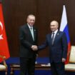 Le président russe Vladimir Poutine (D) et son homologue turc Recep Tayyip Erdogan lors du sixième sommet des chefs d'État et des gouvernements de la CICA à Astana, au Kazakhstan, le 13 octobre 2022