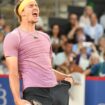 Tennis in Hamburg: Zverev gewinnt trotz Ärger über „Schande“