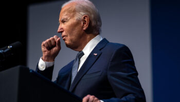 À l'isolement pour cause de Covid-19, Joe Biden joue sa survie politique