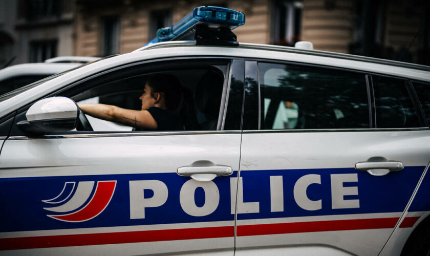 Paris : un policier blessé au couteau près des Champs-Elysées, l’assaillant tué, «pas de motivation terroriste à ce stade»