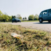 Sur la route des vacances, un quart des Français jettent leurs déchets par la fenêtre de la voiture