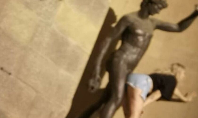 Touristin ahmt sexuelle Handlungen an Bacchus-Statue in Florenz nach