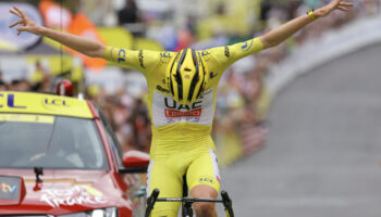 Pogacar musèle Vingegaard et remporte l'étape reine du Tour de France