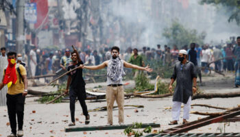 Les manifestations étudiantes plongent le Bangladesh dans le chaos