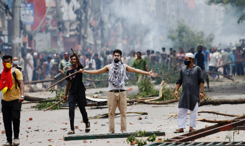 Les manifestations étudiantes plongent le Bangladesh dans le chaos