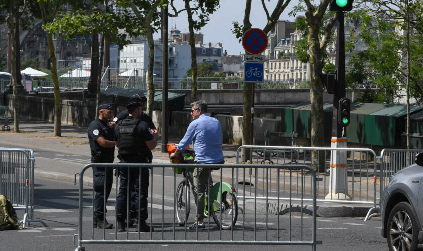 « C’est assez inconfortable, mais on s’adapte » : à une semaine des Jeux, touristes et Parisiens face à une ville chamboulée