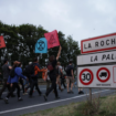 À la Rochelle, les « anti-bassines » manifestent contre « l’agro-industrie » dans une ambiance « fête et carnaval »
