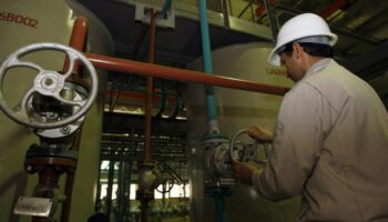 Technicien iranien, le 9 février 2015, dans la centrale nucléaire de Bouchehr, contruite en coopération avec les Russes dans le sud de l'Iran