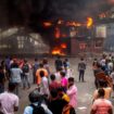 Affrontements entre policiers et manifestants opposés aux quotas dans la fonction publique, le 19 juillet 2024 à Dacca, au Bangladesh