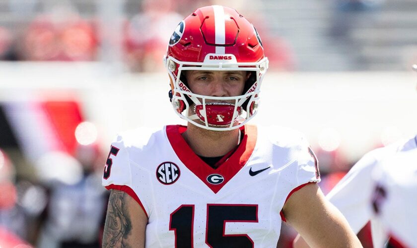 Georgia's Carson Beck appears to make relationship with Hanna Cavinder official