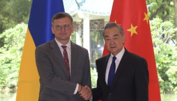 Le ministre ukrainien des Affaires étrangères en Chine pour un "dialogue direct" sur la paix