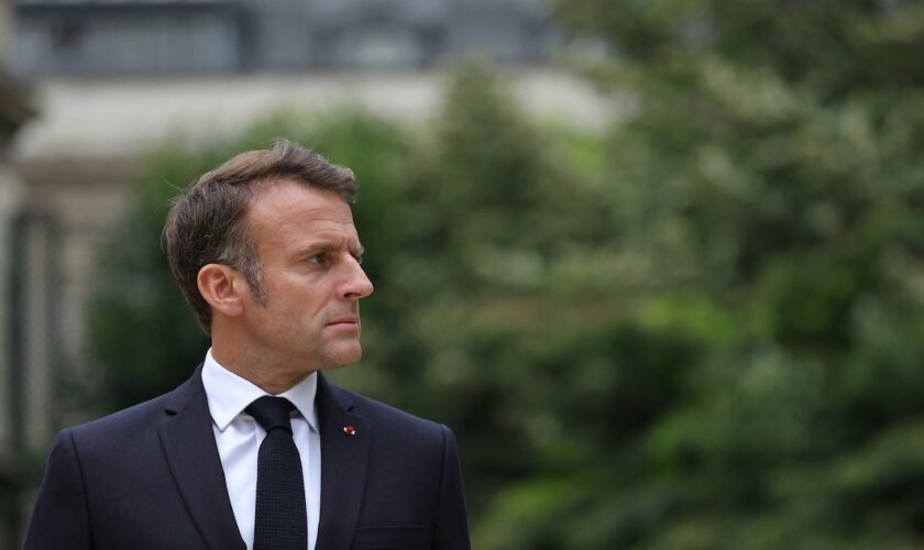 "Quand il veut, qui il veut" : Emmanuel Macron, son jeu dangereux avec la Constitution