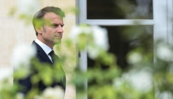 Nouveau gouvernement : Macron garde la main, le NFP croit toujours en Lucie Castets