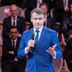 A la veille de la cérémonie d'ouverture des JO, Emmanuel Macron a présidé ce jeudi le sommet "Sport pour le développement durable", au Carrousel du Louvre.