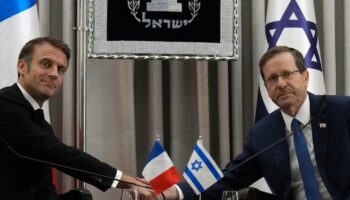 Emmanuel Macron rencontre le président israélien Isaac Herzog à Jérusalem, le 24 octobre 2023