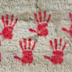 Trois Bulgares arrêtés pour les tags des « mains rouges » au Mémorial de la Shoah
