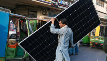 Au Pakistan, l’électricité solaire se développe en courant alternatif