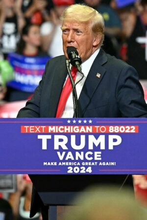 L'ancien président des Etats-Unis et candidat républicain à l'élection présidentielle de 2024, Donald Trump, lors d'un meeting de campagne à Grand Rapids (Michigan), aux Etats-Unis, le 20 juillet 2024