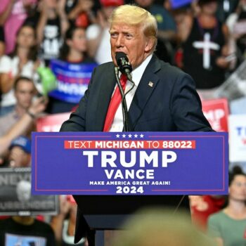 L'ancien président des Etats-Unis et candidat républicain à l'élection présidentielle de 2024, Donald Trump, lors d'un meeting de campagne à Grand Rapids (Michigan), aux Etats-Unis, le 20 juillet 2024