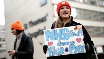 Junior doctors offered 22% pay rise