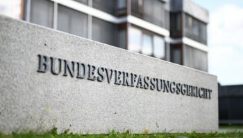 Karlsruhe: Bundesverfassungsgericht hebt neues Wahlrecht offenbar teilweise auf