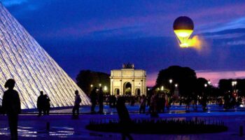 Une flamme olympique électrique : “Paris a inventé un monument d’un nouveau genre”
