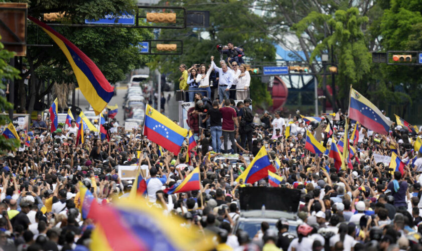 Venezuela : au moins 12 personnes tuées lors des manifestations contestant la réélection de Maduro