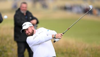 At British Open, a mighty wind shoos Rory McIlroy and kisses Shane Lowry