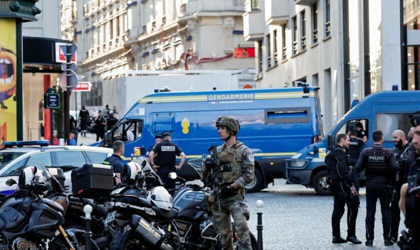 Attaque au couteau à Paris : l’agresseur soupçonné d’un meurtre une heure plus tôt à Courbevoie