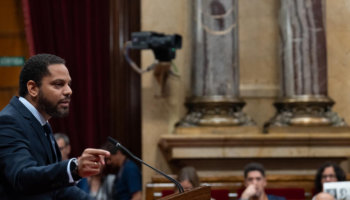 El TC admite a trámite el recurso de Vox contra el voto de Puigdemont en la constitución del Parlament