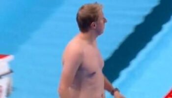 El nadador sorpresa que se llevó la ovación de la piscina olímpica y ha dado la vuelta al mundo
