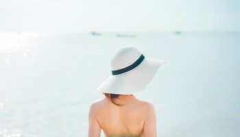 Être seins nus à la plage, une pratique en déclin