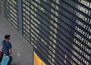 Flughafen BER muss nach IT-Störung Betrieb einstellen – weltweite Netz-Ausfälle