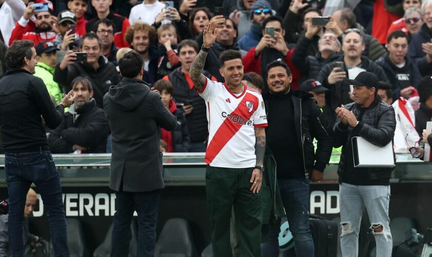 Football : les fans de River Plate reprennent le chant raciste sur les Français pour défendre Enzo Fernandez