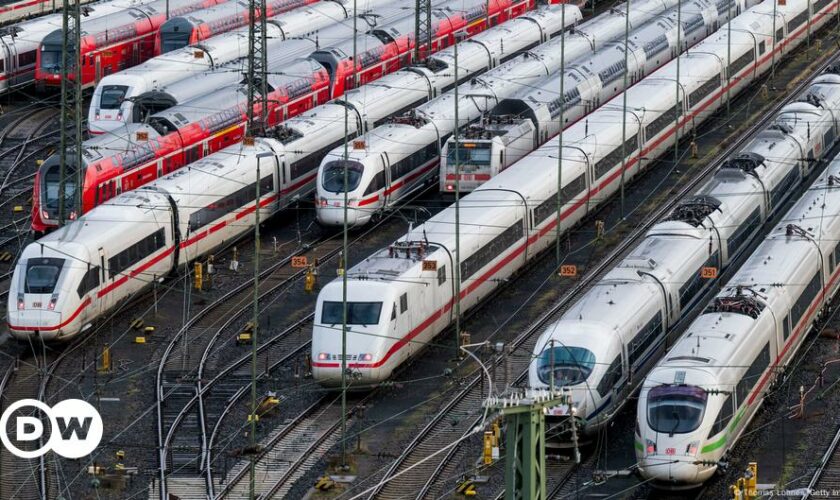 German rail firm Deutsche Bahn plunges deeper into red