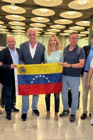 La delegación del PP expulsada de Venezuela dice que el Ministerio de Exteriores "se equivoca poniéndose del lado de Maduro"