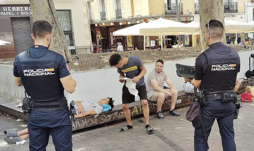 La pesadilla de Tirso de Molina: la Policía aumenta los controles tras las nuevas denuncias por apuñalamientos, suciedad y robos